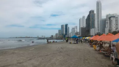 ข้อ จำกัด ของบัตรเครดิตประกันการเดินทางระหว่างประเทศ : วันที่ชายหาดใน Cartagena, โคลอมเบีย