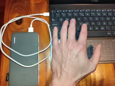 איך אני לגבות את המחשב הנייד שלי ללא מטען? : טעינת מחשב נייד עם מטען נייד באמצעות USB-C