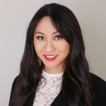 Daisy Jing hier, eine YouTube-Vloggerin und eine baldige Mutter, die eine mittlerweile millionenschwere Beauty-Produktlinie namens Banish gegründet und gebootet hat. Ich habe Kenntnisse und Erfahrung in Business und Marketing. Mein Unternehmen ist das 152. am schnellsten wachsende Unternehmen in INC500. Ich war auch in Forbes 30 unter 30 in der Fertigung enthalten.