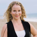 ¡Jackie Kossoff es estratega de marketing y asesor de éxito para compañeros emprendedores que crean sus propias agencias de marketing! Es autora de los más vendidos de Amazon, presentadora del podcast Historias de éxito de millennials y también dirige una agencia de publicidad y marketing de Facebook de servicio completo. Cuando no está trabajando, probablemente esté leyendo, escribiendo, viendo documentales de historia o viajando a lugares históricos de Europa.