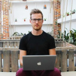 Nick Drewe - Fundador: ayudamos a más de 3 millones de compradores en línea a ahorrar dinero cada mes ayudándolos a encontrar los mejores cupones y códigos de descuento para las tiendas que aman.