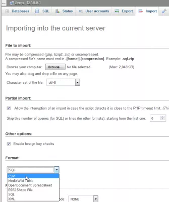 So importieren Sie eine Excel-Datei in eine MySQL-Datenbank in PHPMyAdmin : Suchen Sie nach der lokalen Datei und wählen Sie das entsprechende CSV-Format