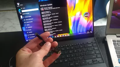 5 Najlepšie 13,3-palcové Ultrabooky - Typy a charakteristiky : ASUS ZENBOOBY sú dodávané s potrebnými adaptérmi, ako je napríklad Jack na USB-C