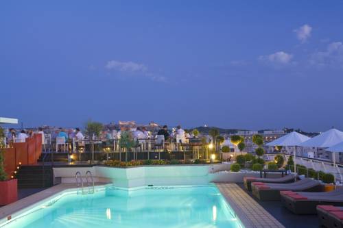 Best hotel to get free loyalty membership reward nights in Athens : Novotel Athens