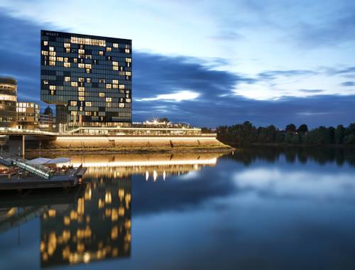 Best hotel to get free loyalty member reward nights in Düsseldorf : Hyatt Regency Düsseldorf