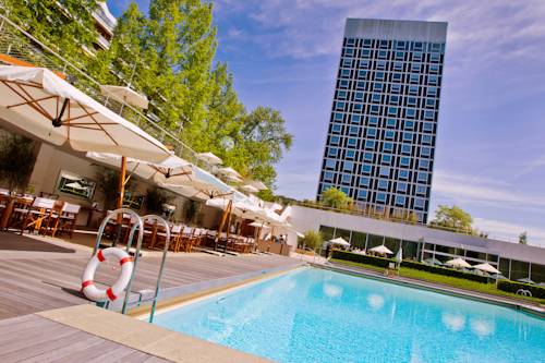 Best hotel to get free loyalty member reward nights in Geneva : InterContinental Geneva